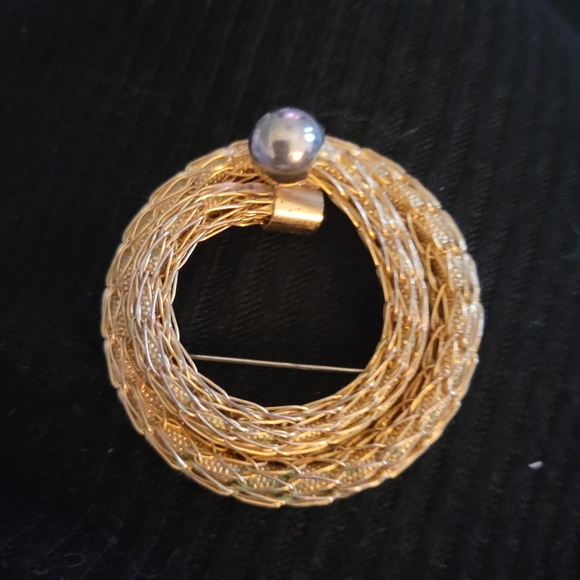 Vintage Kramer New York Brooch Signed, Gold Tone - Picture 1 of 4